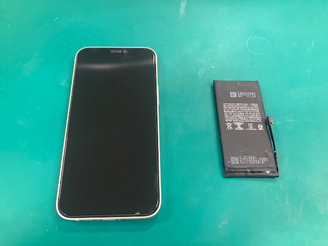 iPhone 12mini のバッテリー交換を行いました。